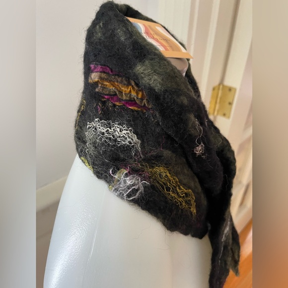 Hand crafted nuno wet felted merino wool scarf - Picture 3 of 8